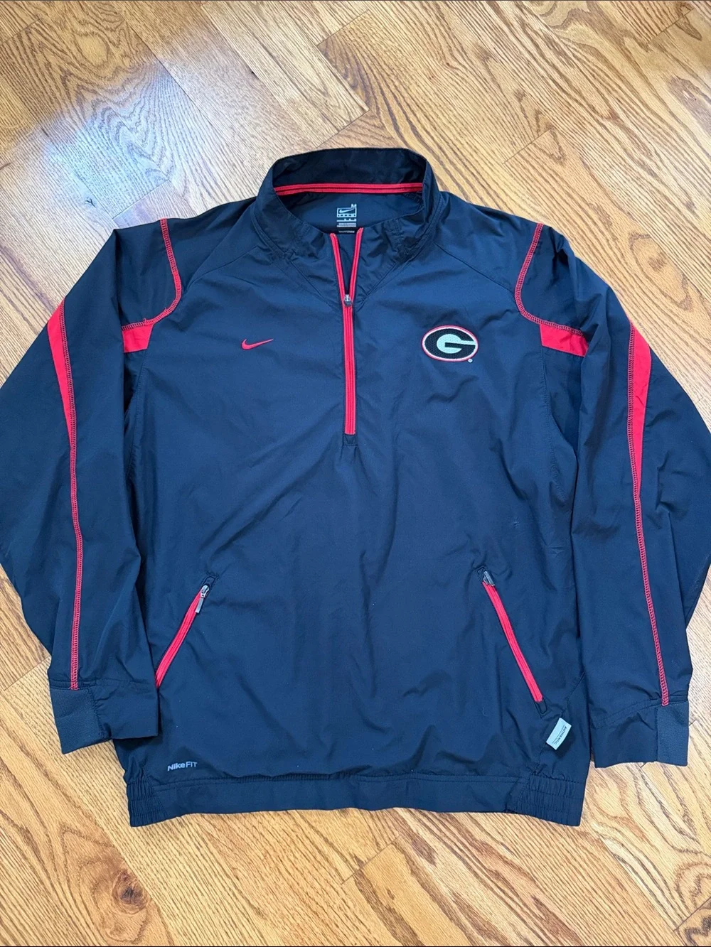 Nike Georgia Bulldogs Quarter Zip Pullover. Size Medium. Like New Condition. UGA